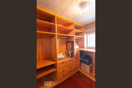 Apartamento para alugar com 145m², 3 quartos e 2 vagas Apartamento para alugar com 145m², 3 quartos e 2 vagasCloset