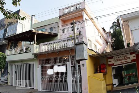 Casa à venda com 160m², 3 quartos e 2 vagas Casa à venda com 160m², 3 quartos e 2 vagasFachada