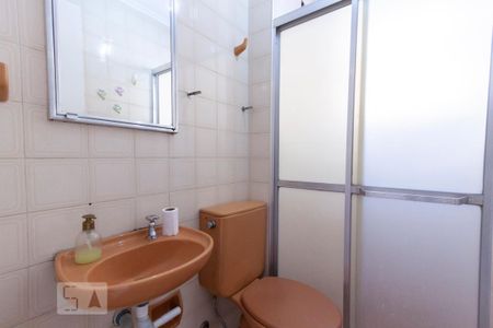 Banheiro de kitnet/studio para alugar com 1 quarto, 35m² em Centro, Campinas