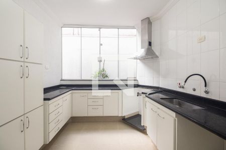 Casa à venda com 140m², 3 quartos e 2 vagas Casa à venda com 140m², 3 quartos e 2 vagasCozinha