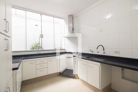 Casa à venda com 140m², 3 quartos e 2 vagas Casa à venda com 140m², 3 quartos e 2 vagasCozinha