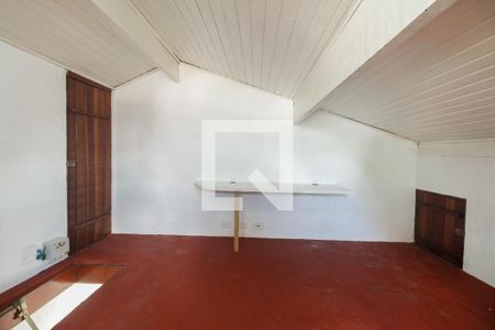 Casa à venda com 140m², 3 quartos e 2 vagas Casa à venda com 140m², 3 quartos e 2 vagasSótão