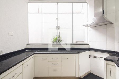 Casa à venda com 140m², 3 quartos e 2 vagas Casa à venda com 140m², 3 quartos e 2 vagasCozinha