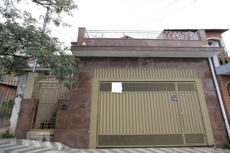 Casa à venda com 138m², 3 quartos e 2 vagasFachada