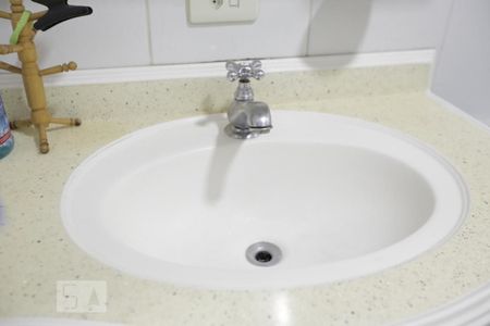 Casa à venda com 138m², 3 quartos e 2 vagasBanheiro do corredor - torneira