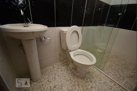 Banheiro da Suíte de apartamento para alugar com 2 quartos, 70m² em Setor Habitacional Vicente Pires, Brasília