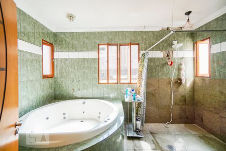 Casa à venda com 238m², 4 quartos e 2 vagasBanheiro social 02