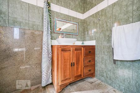 Casa à venda com 238m², 4 quartos e 2 vagasBanheiro social 02