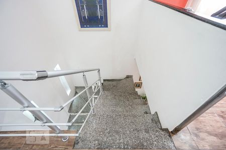 Casa à venda com 238m², 4 quartos e 2 vagasEscada