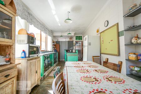 Casa à venda com 238m², 4 quartos e 2 vagasCozinha