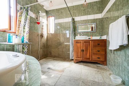 Casa à venda com 238m², 4 quartos e 2 vagasBanheiro social 02