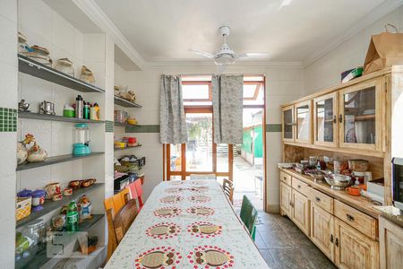 Casa à venda com 238m², 4 quartos e 2 vagasCozinha