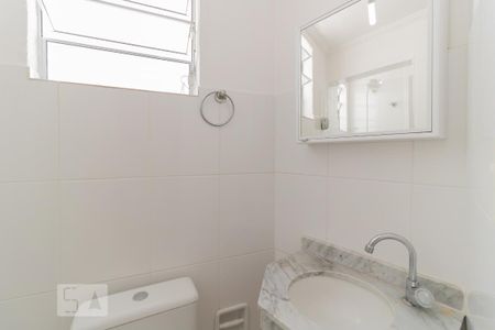 Banheiro da Suíte de casa para alugar com 1 quarto, 45m² em Vila Firmiano Pinto, São Paulo