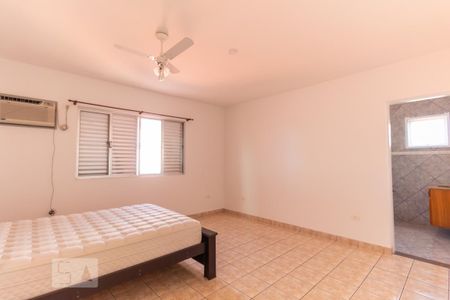 Casa à venda com 240m², 3 quartos e 5 vagasSuíte