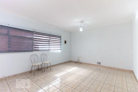 Casa à venda com 240m², 3 quartos e 5 vagasSala