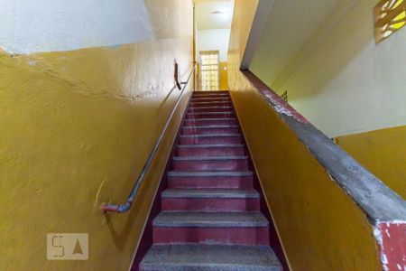 Apartamento para alugar com 55m², 2 quartos e sem vagaEscada