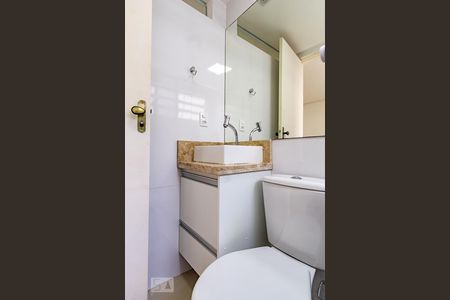 Banheiro de kitnet/studio para alugar com 1 quarto, 24m² em Bela Vista, São Paulo