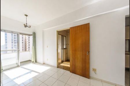 Sala de apartamento para alugar com 1 quarto, 50m² em Centro, Campinas