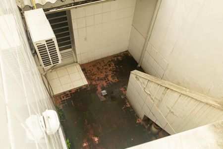 Casa à venda com 450m², 5 quartos e 4 vagaspossui um acesso para o térreo da casa