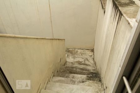 Casa à venda com 450m², 5 quartos e 4 vagasEscada