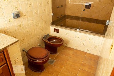 Casa à venda com 450m², 5 quartos e 4 vagasbanheiro da suíte