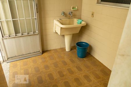 Casa à venda com 450m², 5 quartos e 4 vagasÁrea de Serviço