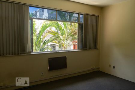 Casa à venda com 450m², 5 quartos e 4 vagasquarto 2