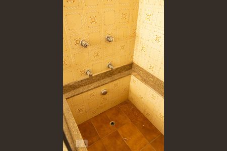 Casa à venda com 450m², 5 quartos e 4 vagasbanheiro da suíte