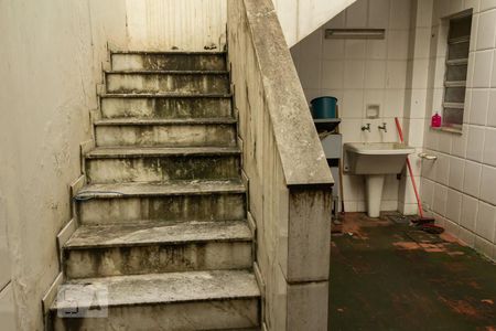 Casa à venda com 450m², 5 quartos e 4 vagasEscada