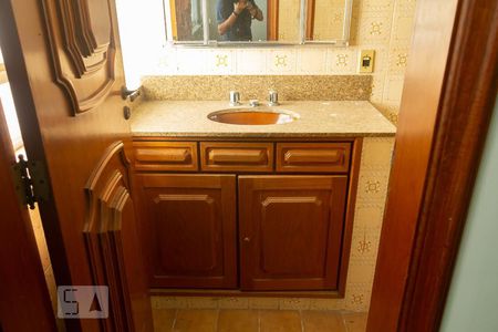 Casa à venda com 450m², 5 quartos e 4 vagasbanheiro da suíte