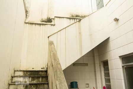 Casa à venda com 450m², 5 quartos e 4 vagasEscada