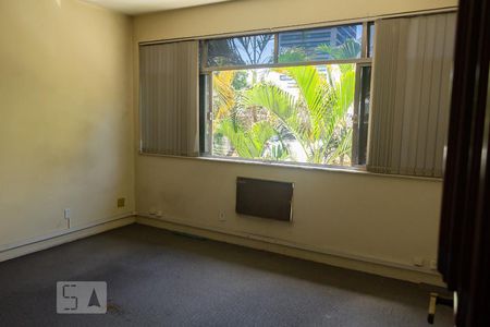 Casa à venda com 450m², 5 quartos e 4 vagasquarto 2