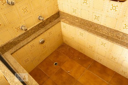 Casa à venda com 450m², 5 quartos e 4 vagaspossui banheira