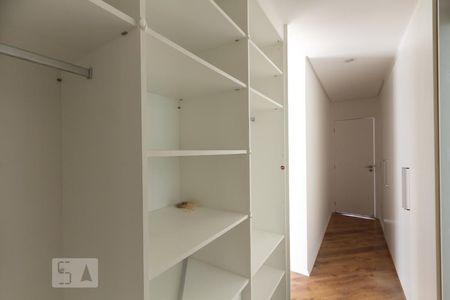 Apartamento para alugar com 134m², 3 quartos e 1 vaga Apartamento para alugar com 134m², 3 quartos e 1 vagaCloset da suíte