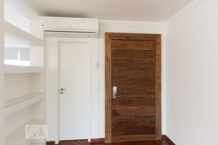 Detalhe Sala de apartamento para alugar com 3 quartos, 134m² em Itaim Bibi, São Paulo