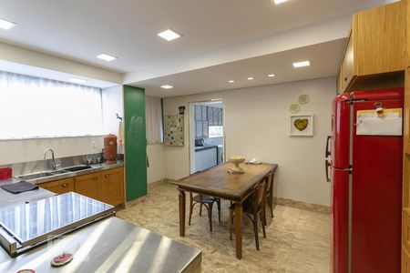 Apartamento para alugar com 370m², 4 quartos e 2 vagas Apartamento para alugar com 370m², 4 quartos e 2 vagasCozinha