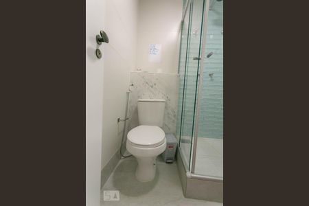 Apartamento para alugar com 370m², 4 quartos e 2 vagas Apartamento para alugar com 370m², 4 quartos e 2 vagasBanheiro da Suíte 1