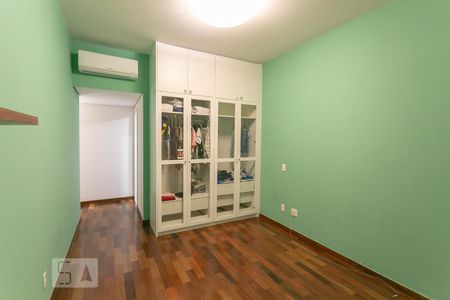 Apartamento para alugar com 370m², 4 quartos e 2 vagas Apartamento para alugar com 370m², 4 quartos e 2 vagasQuarto 3 - Suíte