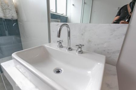 Apartamento para alugar com 370m², 4 quartos e 2 vagas Apartamento para alugar com 370m², 4 quartos e 2 vagasBanheiro