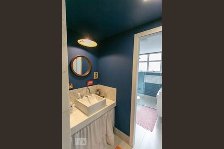 Apartamento para alugar com 370m², 4 quartos e 2 vagas Apartamento para alugar com 370m², 4 quartos e 2 vagasBanheiro