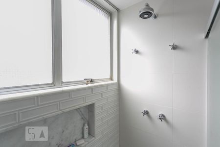 Apartamento para alugar com 370m², 4 quartos e 2 vagas Apartamento para alugar com 370m², 4 quartos e 2 vagasBanheiro da Suíte 2