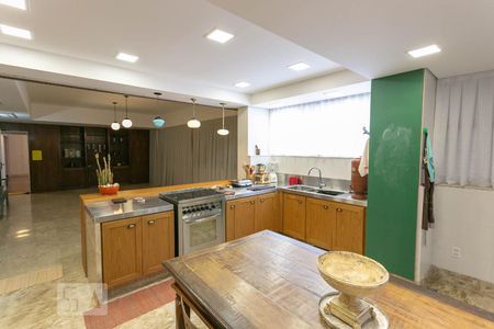 Apartamento para alugar com 370m², 4 quartos e 2 vagas Apartamento para alugar com 370m², 4 quartos e 2 vagasCozinha