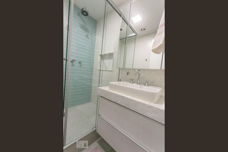 Apartamento para alugar com 370m², 4 quartos e 2 vagas Apartamento para alugar com 370m², 4 quartos e 2 vagasBanheiro da Suíte 1