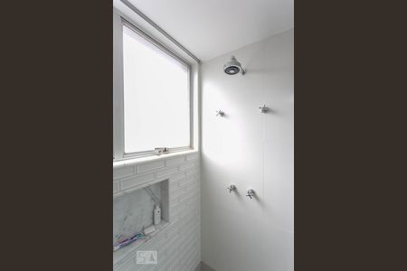 Apartamento para alugar com 370m², 4 quartos e 2 vagas Apartamento para alugar com 370m², 4 quartos e 2 vagasBanheiro da Suíte 2