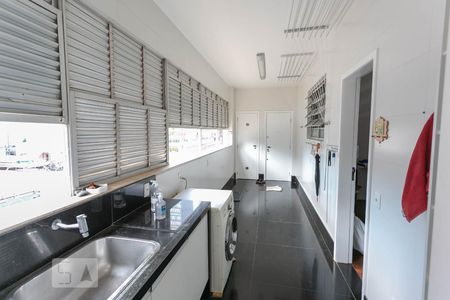 Apartamento para alugar com 370m², 4 quartos e 2 vagas Apartamento para alugar com 370m², 4 quartos e 2 vagasÁrea de Serviço
