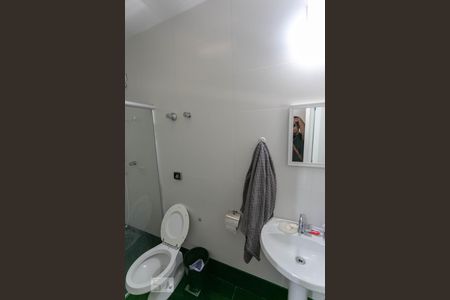 Apartamento para alugar com 370m², 4 quartos e 2 vagas Apartamento para alugar com 370m², 4 quartos e 2 vagasBanheiro de Serviço