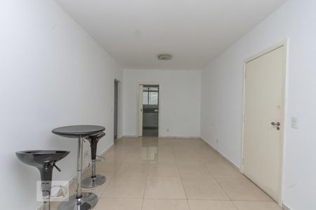 Apartamento para alugar com 72m², 2 quartos e 3 vagas