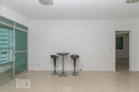 Apartamento para alugar com 72m², 2 quartos e 3 vagas