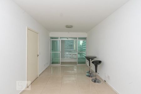 Apartamento para alugar com 72m², 2 quartos e 3 vagas
