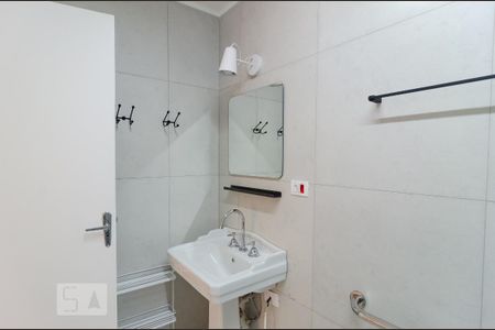 Apartamento para alugar com 65m², 2 quartos e 1 vaga Apartamento para alugar com 65m², 2 quartos e 1 vagaBanheiro